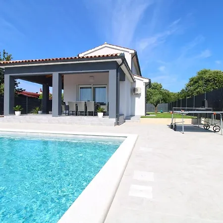 Mit Privatpool Fuer 6 Personen Ca 140 Qm In Stinjan, Istrien Istrische Riviera Stinjan