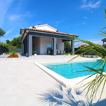 Mit Privatpool Fuer 6 Personen Ca 140 Qm In Stinjan, Istrien Istrische Riviera *
