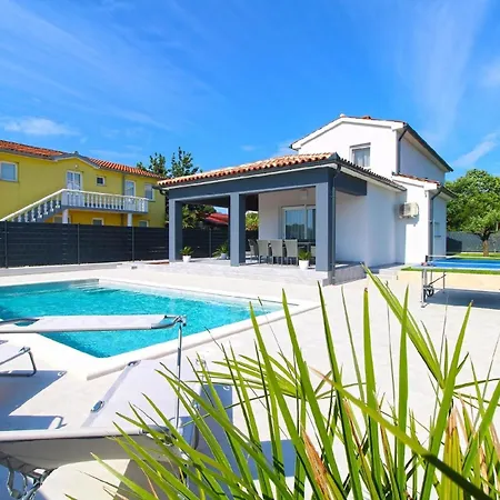 Mit Privatpool Fuer 6 Personen Ca 140 Qm In Stinjan, Istrien Istrische Riviera Stinjan