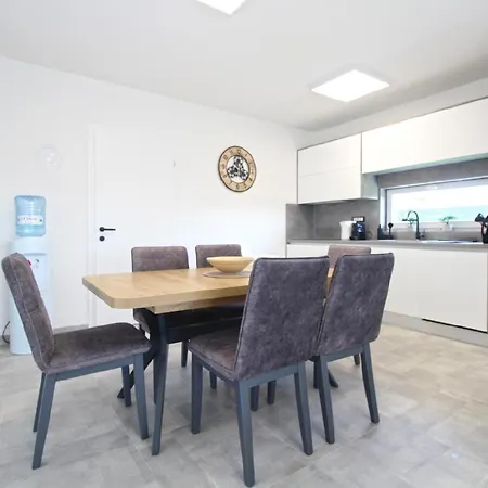 Mit Privatpool Fuer 6 Personen Ca 140 Qm In Stinjan, Istrien Istrische Riviera Holiday home