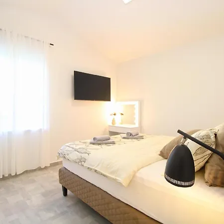 Mit Privatpool Fuer 6 Personen Ca 140 Qm In Stinjan, Istrien Istrische Riviera Holiday home Stinjan