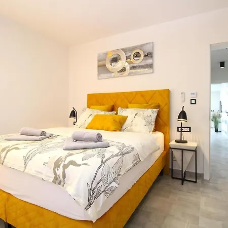 Holiday home Mit Privatpool Fuer 6 Personen Ca 140 Qm In Stinjan, Istrien Istrische Riviera *