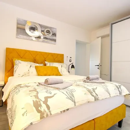 Mit Privatpool Fuer 6 Personen Ca 140 Qm In Stinjan, Istrien Istrische Riviera * Stinjan